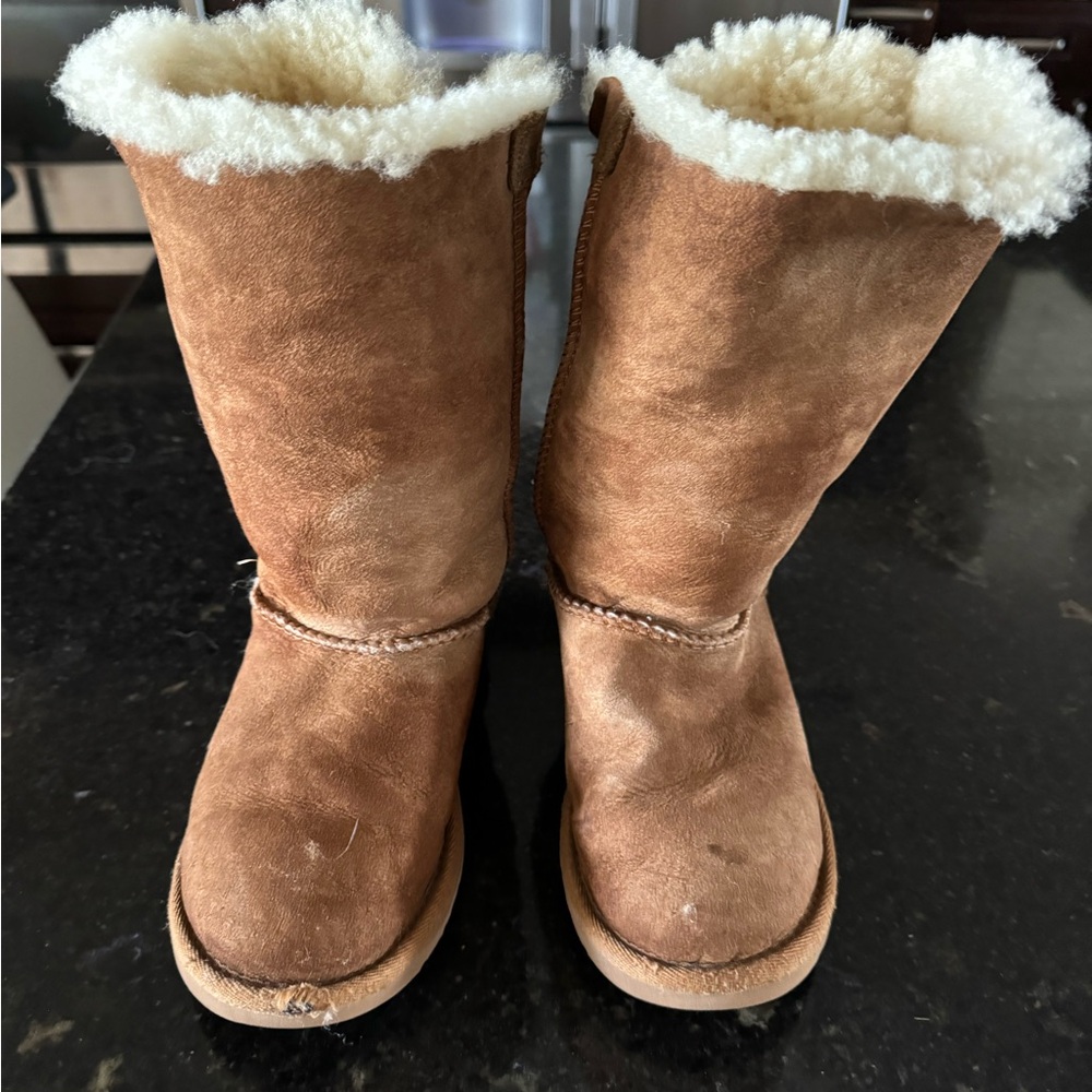 UGG Bailey Bow Boots Kids size 2